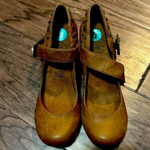 Brand New Blow Fish Studded Chunk Heels Sz 8